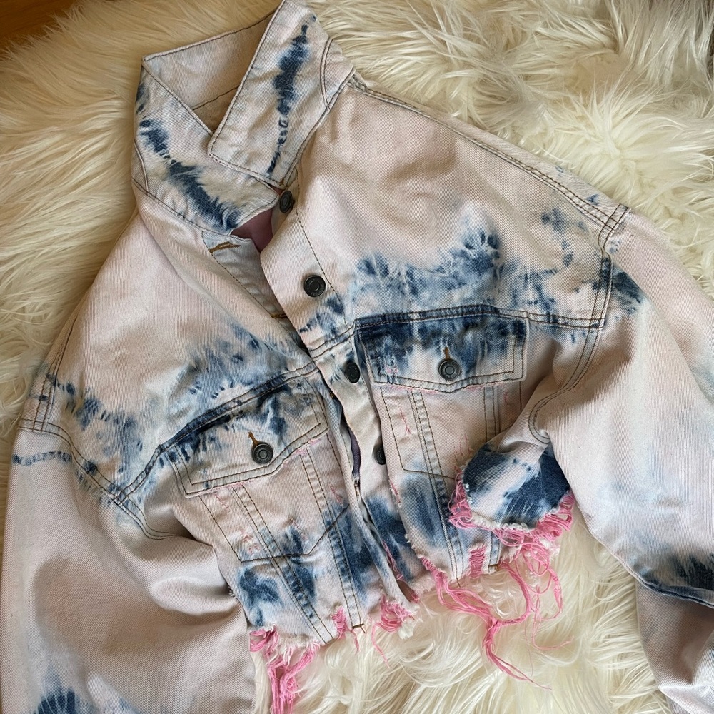 Cropped tie dye denim jacket